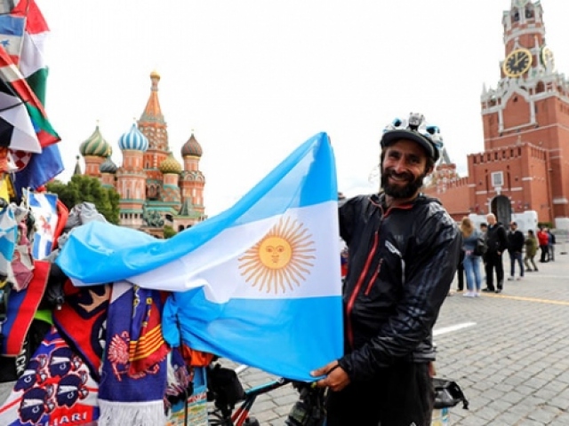 Arjantin taraftarının bisikletle Dünya Kupası yolculuğu