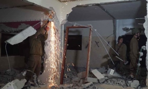 İsrail, Filistinli ailenin evini balyozla yıktı