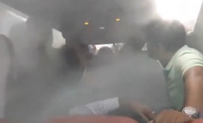 Uçaktan inmeyi reddeden yolculara pilottan soğuk duş