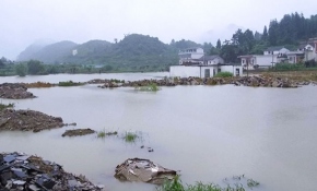 Sağanak yağış Çin'i etkisi altına aldı