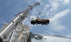 Gökyüzünden Taksim'e mobil vinç indi