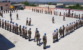 Afrin'in "Şurta" gücünü mavi bereliler eğitiyor