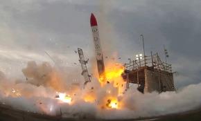 Japonya'da roket fırlatıldıktan 6 saniye sonra düştü