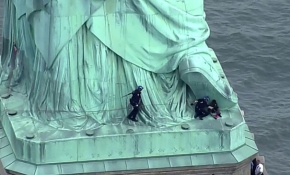 Özgürlük Heykeli'nde Trump'ın göçmen politikasına protesto
