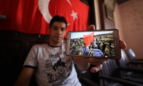 Elinde Türk bayrağı ile vurulan Filistinli o anları anlattı