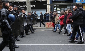 Fransa'da polis şiddeti protestoları sürüyor