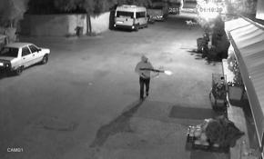 İş yerine silahlı saldırı güvenlik kamerasında