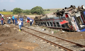 Enkaz kaldırma ve onarım çalışmaları başladı