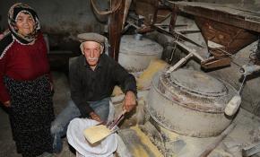 200 yıllık değirmenin çarkını 70 yıldır birlikte döndürüyorlar