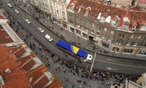 Srebrenitsa kurbanları gözyaşlarıyla uğurlandı