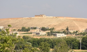 Çekilmesi gereken teröristler hendek kazıyor