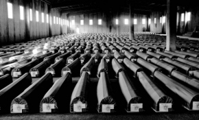 Bosnalı fotoğraf sanatçısı Tarık Samarah’ın objektifinden Srebrenitsa Soykırımı