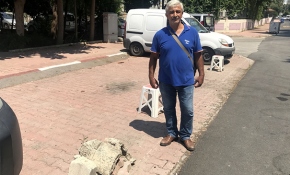 Türk bayrağını direğiyle birlikte çaldılar