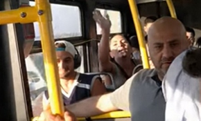 ABD'de başörtülü kadına İslamofobik saldırı