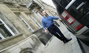 FETÖ firarisi Akın İpek lüks bir yaşam sürüyor