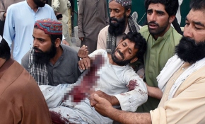 Pakistan'da iki mitingde bombalı saldırı: 74 ölü, 152 yaralı