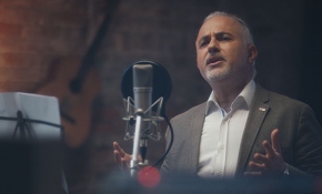 Kızılay'dan şehit Serhat Önder'e türkü