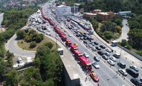 15 Temmuz'un sembolü hafriyat kamyonları Şehitler Köprüsü'nde