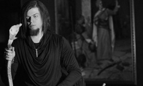 İllüzyonist Aref'i kobra yılanı ısırdı