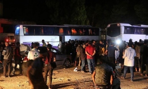 Dera'dan ilk tahliye konvoyu Hama'ya vardı