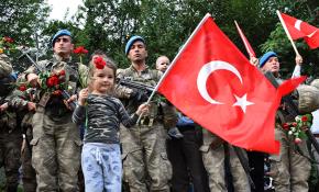 Gümüşhaneliler Mehmetçiği bağrına bastı