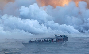 Hawaii'de tur teknesine sıçrayan lavlar kabus yaşattı