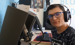 Rap müziğiyle hayata bağlanan kas hastası konsere hazırlanıyor