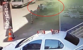 Trafikte dikkatsizlik bir aileyi yok ediyordu