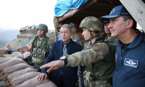 Bakan Hulusi Akar ve komuta kademesi Dağbaşı Üs Bölgesi'nde