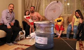 Sıcaktan bunalınca damacanadan klima yaptı