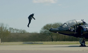 Londra'da Iron Man kostümü satışa çıkarıldı