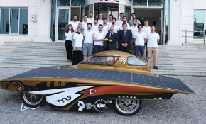 Bakan Mustafa Varank İTÜ Güneş Arabası Ekibi'ni kabul etti