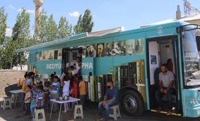 Bingöl'de çocukların 'gezici kütüphane' sevinci
