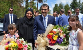 Bakan Dönmez: Devraldığımız bayrağı daha ileri taşıyacağız