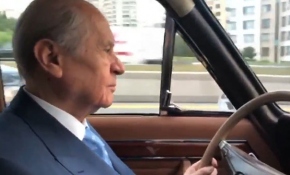 MHP Genel Başkanı Bahçeli klasik otomobiliyle Ankara yollarında