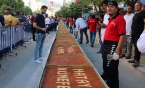 Hatay'ın ana vatana katılışı 79 metrelik künefeyle kutlandı