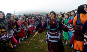 Bin 800 rakımlı yaylada horon