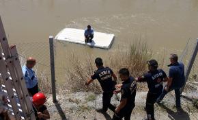 Aydın'da minibüs sulama kanalına devrildi