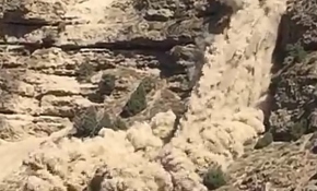 Van'da meydana gelen toprak kayması görüntülendi