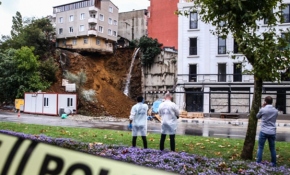 Beyoğlu'nda toprak kayması
