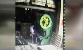 İş makinesinin altında kalmaktan kıl payı kurtuldu