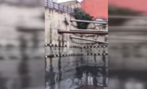 Bina çökmeden önce yaşanan toprak kayması kamerada