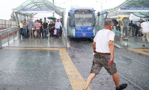 İstanbul'da sağanak yağmur etkili oluyor