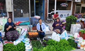 Semt pazarının bereket duasını zabıta memuru yaptırıyor