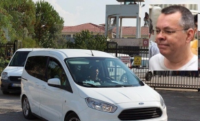 Her taşın altından FETÖ sanığı Brunson çıktı