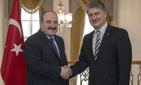 Bakan Varank, Türkiye'nin Otomobili Girişim Grubu CEO'su Karakaş'ı kabul etti