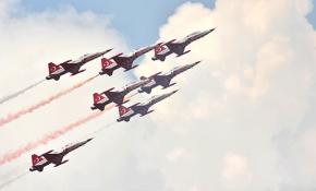 Türk Yıldızları Bükreş semalarında gösteri yaptı