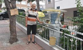 Yokuş çıkanlar içsin diye bahçesine su sebili koydu