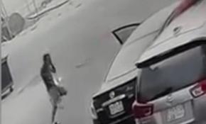 Aracı ateşe veren şahıs alevlerin kendisine sıçramasına mani olamadı