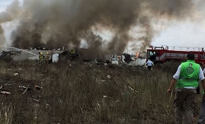Meksika'da yolcu uçağı düştü